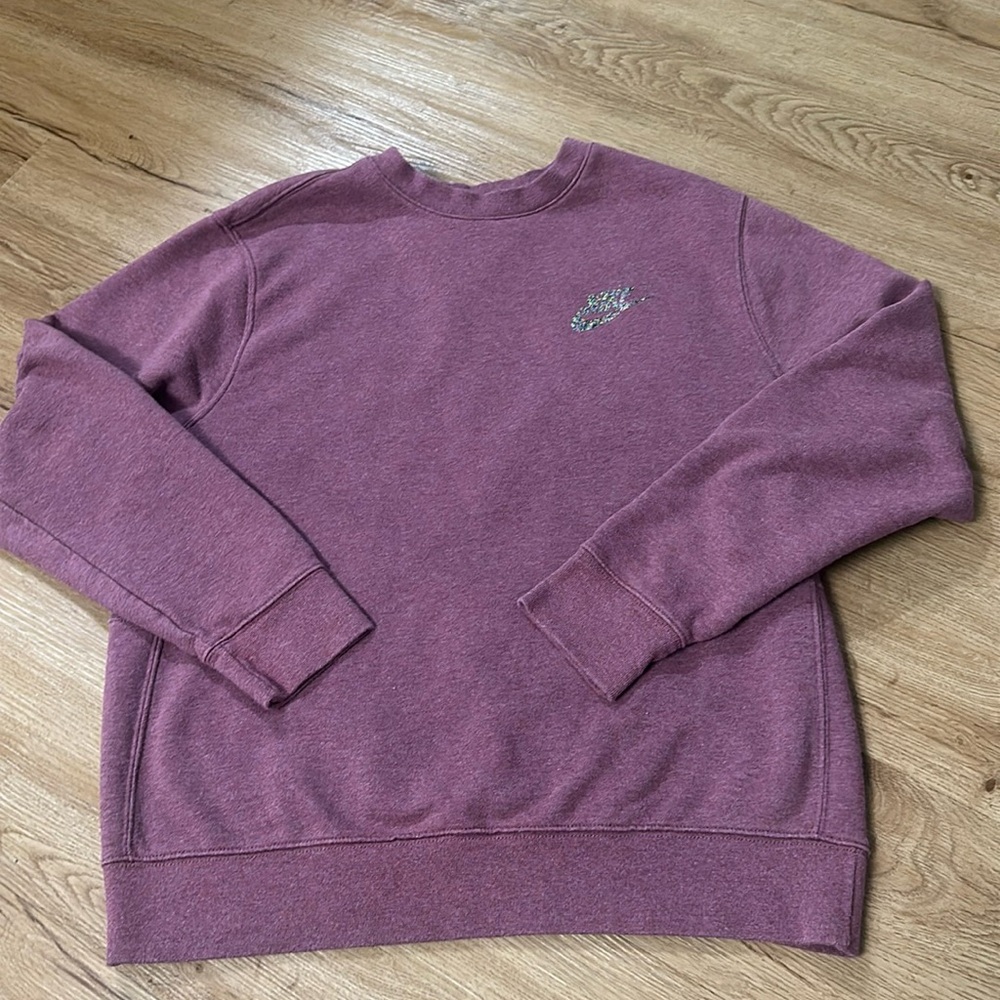 Nike sweater size medium